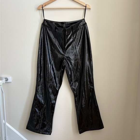 7 For All Mankind Shiny Faux Leather Wide Crop Leg Flare Black Pants - NWT - Picture 1 of 7